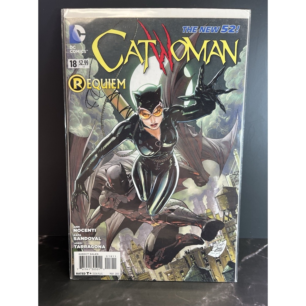 Lot Of 4 DC Comic Books Batgirl Catwoman Robin And More - Picture 2 of 5